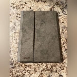 iPad case with detachable Bluetooth keyboard (more info in 3rd pic)